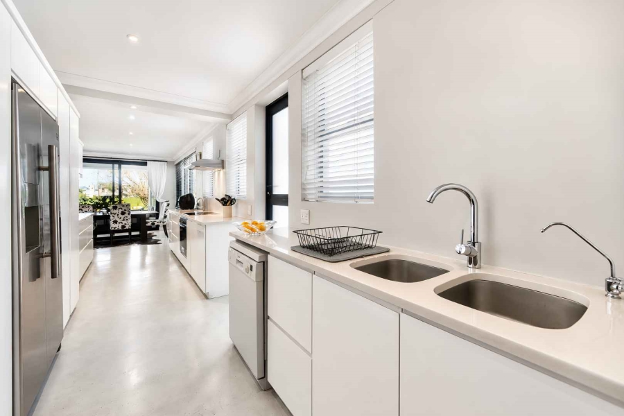 4 Bedroom Property for Sale in Fernkloof Estate Western Cape